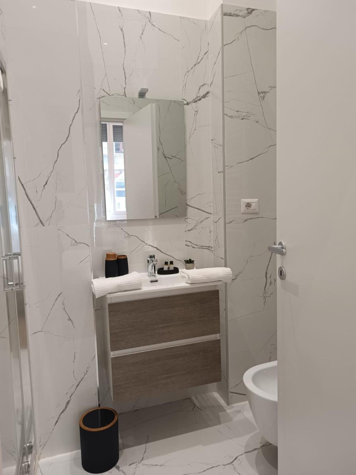 Be-C0 Centrale New Double Suite Milaan Buitenkant foto