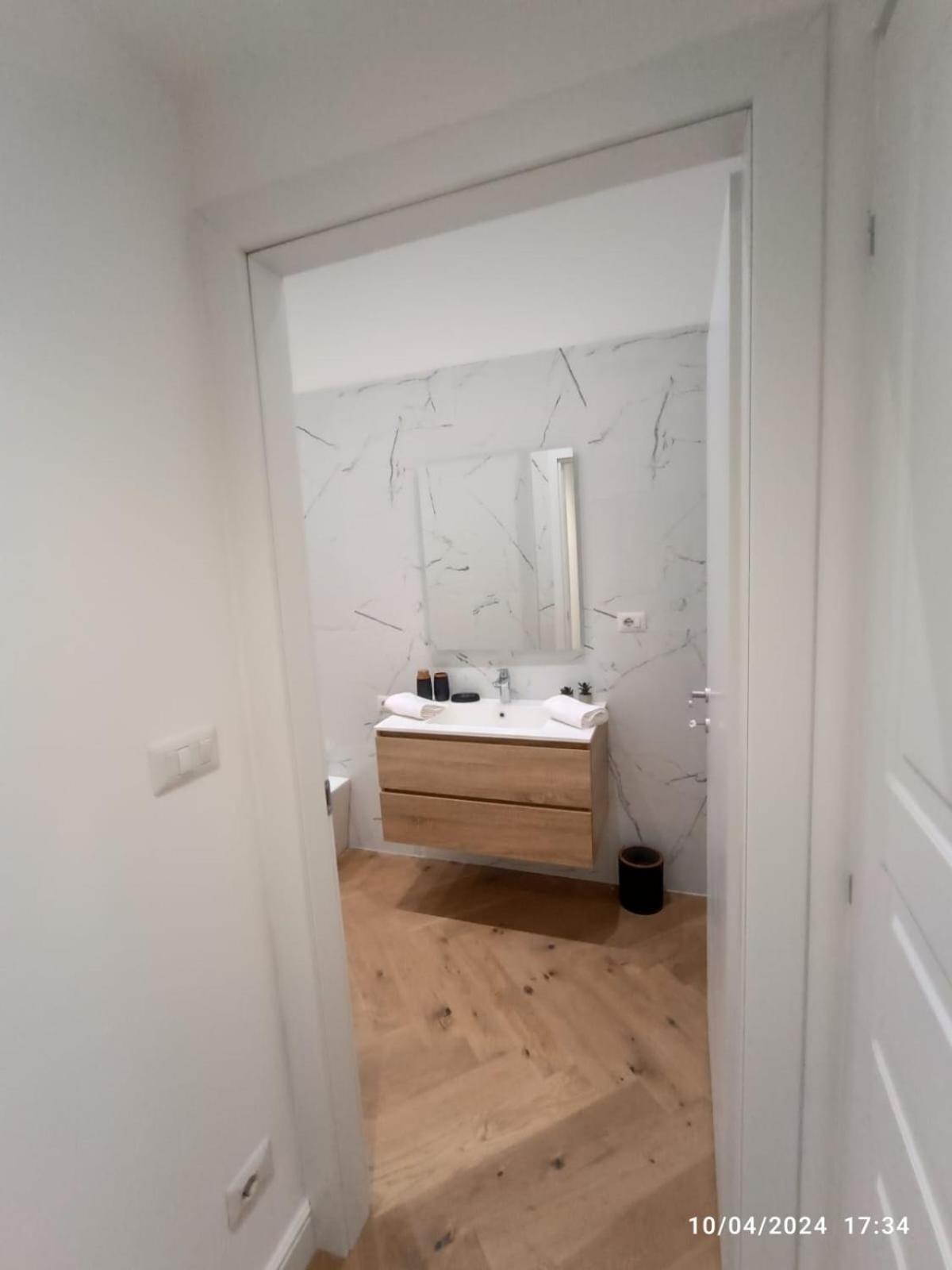 Be-C0 Centrale New Double Suite Milaan Buitenkant foto